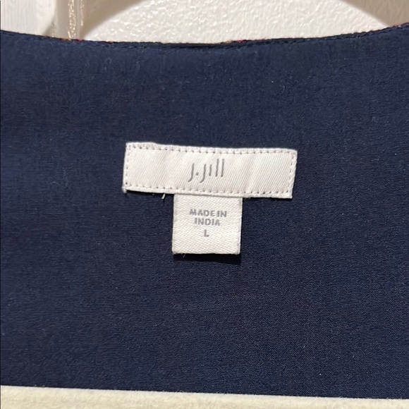 Bohemian Floral Dress with V-Neck - Picture 2 of 7